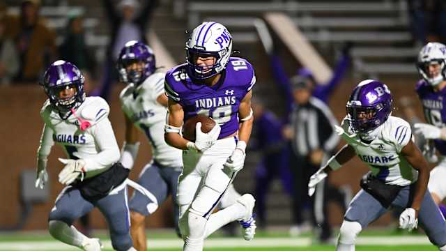 Port Neches-Groves Austin LBJ Texas football 5A DII area playoffs 111822 Carmen Agnew 33